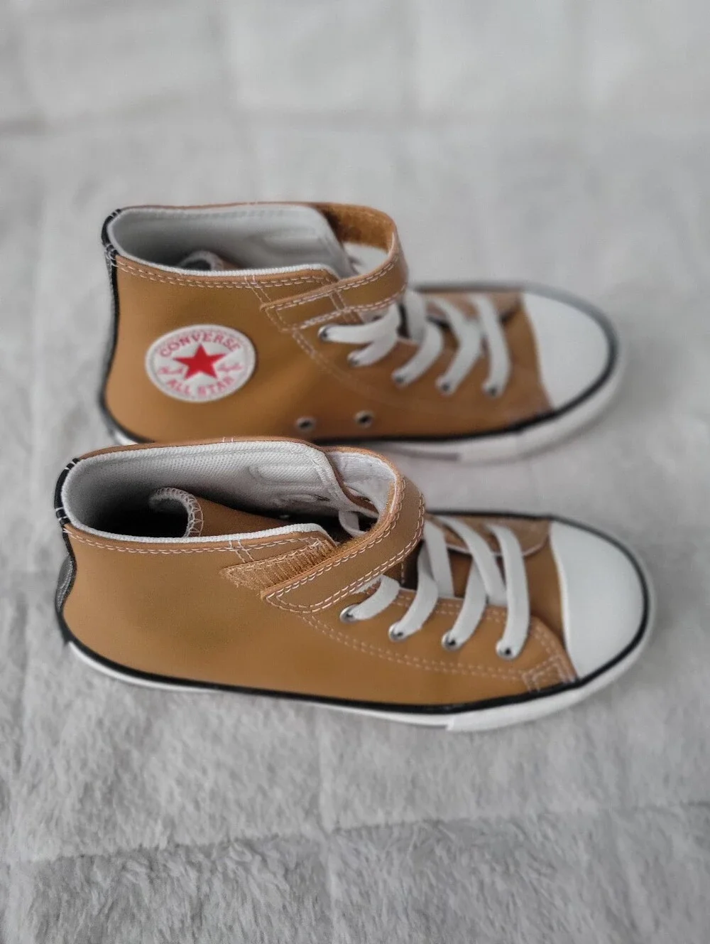 Converse Kids' High-Top Sneakers in Brown Size1